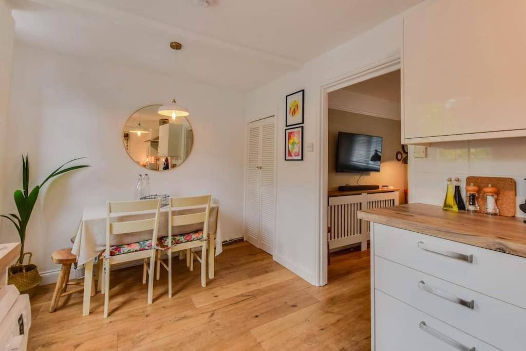 Cheerful 3 Bed Grade II Central Cottage Cirencester Luaran gambar