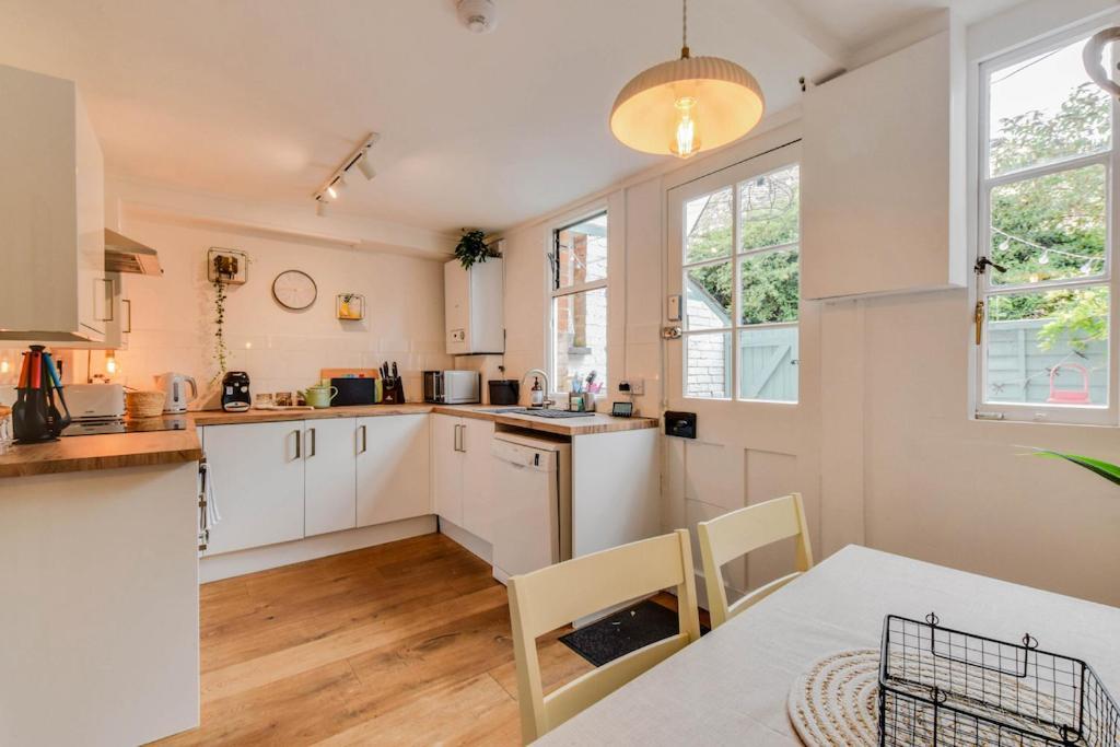 Cheerful 3 Bed Grade II Central Cottage Cirencester Luaran gambar